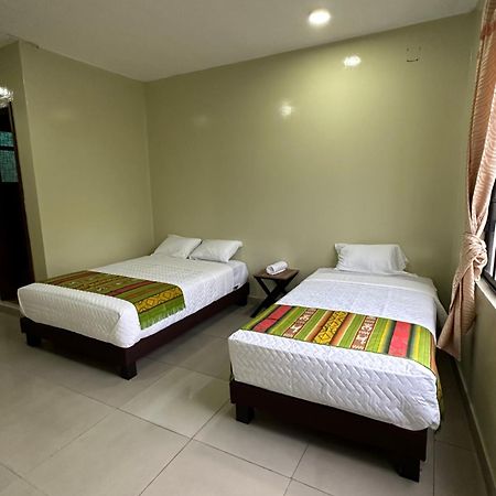 Hostal Marin Central キト エクステリア 写真